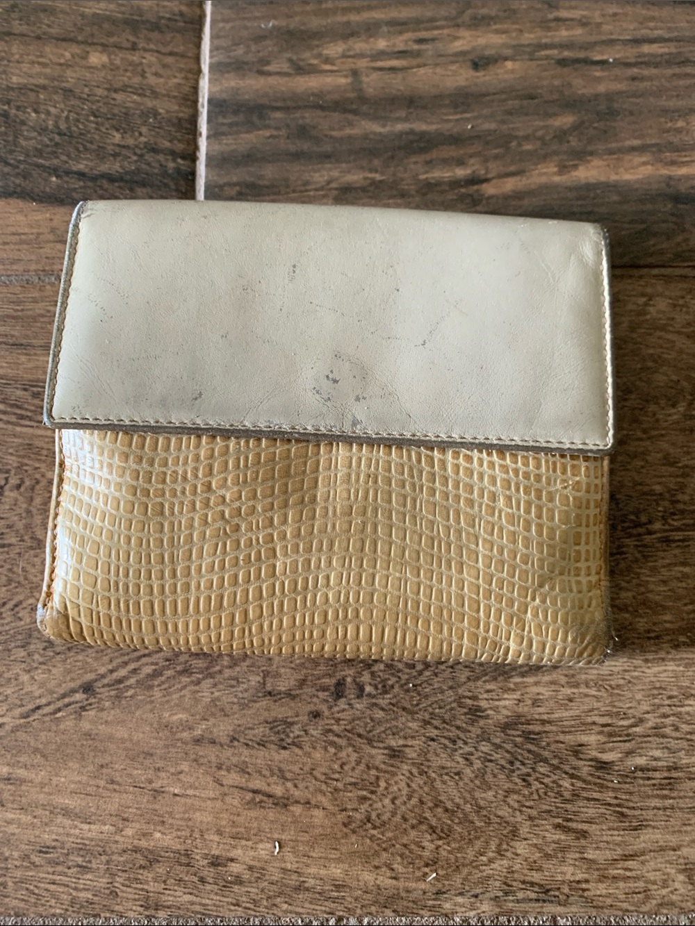 Salvatore Ferragamo Cream Tan White Lizard Leather Bifold Compact Snap Wallet - Picture 3 of 10